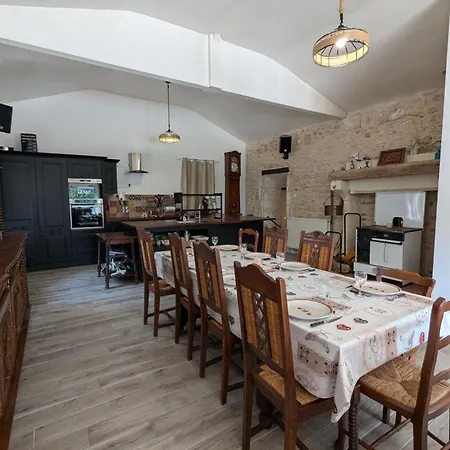 Maison Familiale Avec Piscine Privee Et Jardin Pour 11 Pers - Fr-1-653-265 * Magnac-Lavalette-Villars